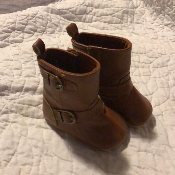 Brown Booties Old Navy 0-3 Month Girl - Picture 3 of 4